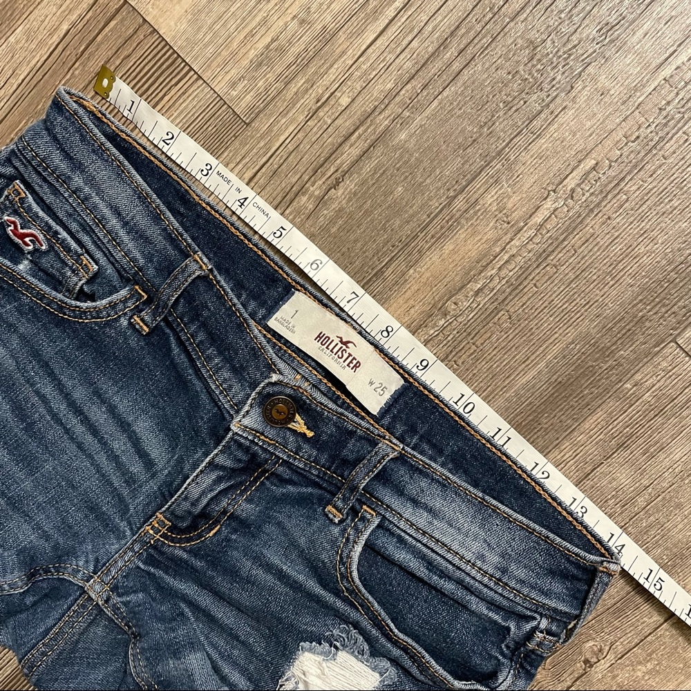 Hollister distressed denim shorts in size 1 - Picture 9 of 11